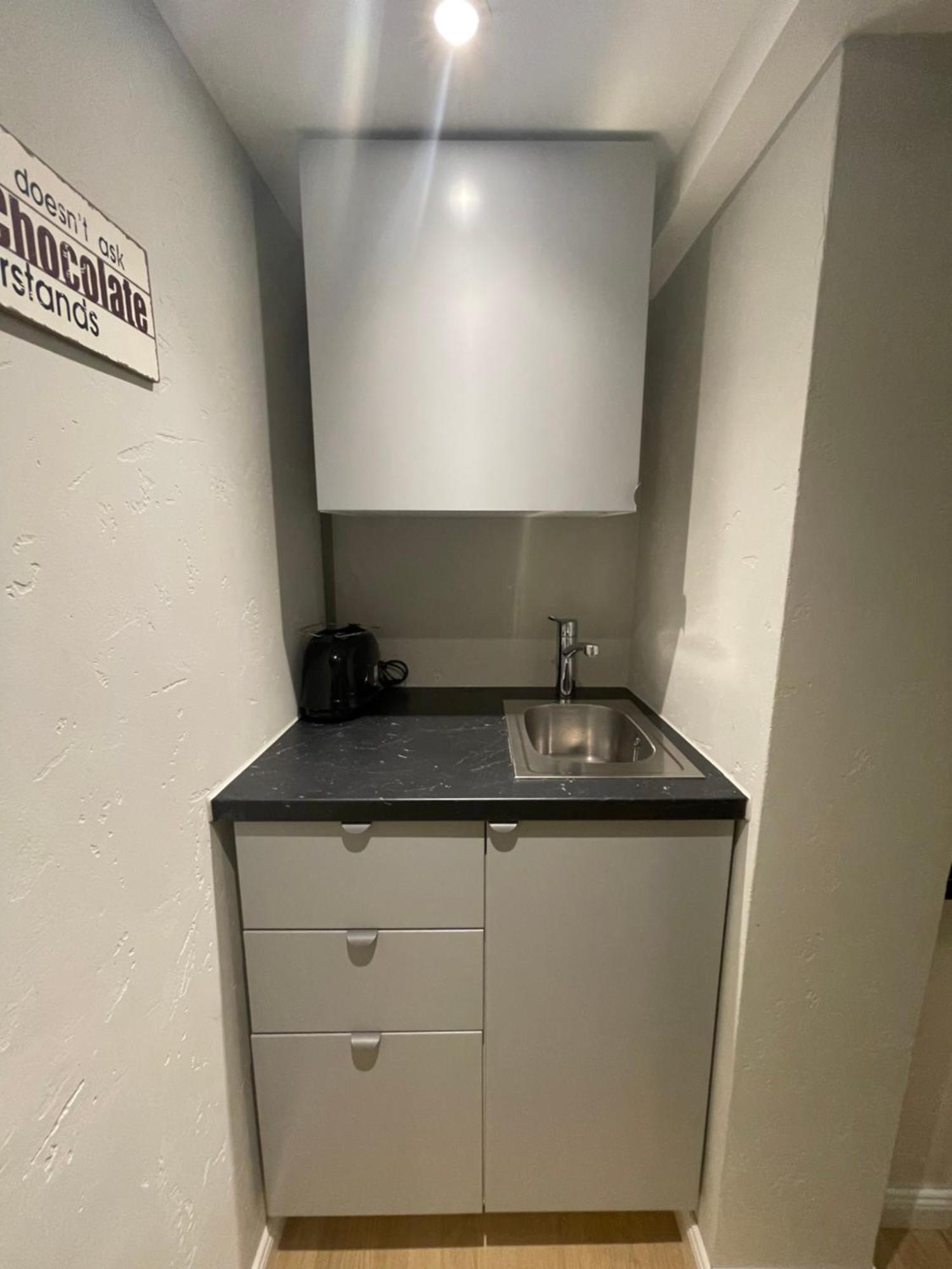 Suesses Kleines Und Zentrales Apartment Fuer Zwei Personen Mitten In Hamburg Exterior foto